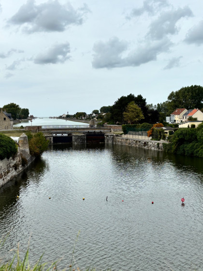 D&eacute;but du parcours d&eacute;part sur le pont face au chenal de l&rsquo;AA