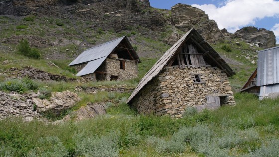Le hameau de Forest des Estaris  (Merlettes)