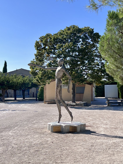 Départ à la statue