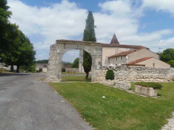D&eacute;part et arriv&eacute;e au vieux bourg de Merpins