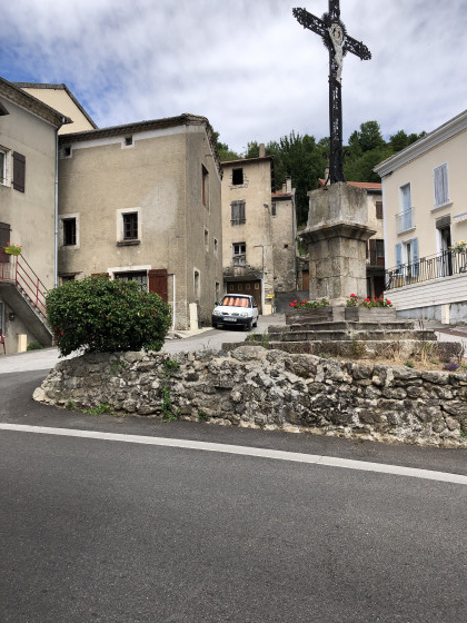 Départ vu de l\'église