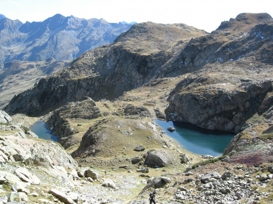 Depuis le col de Peyreget, l\'escalier de lacs