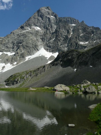 Depuis le lac de Vallonpierre au pied du refuge