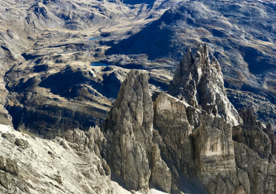 Depuis le sommet de la Pointe des Cerces, vue sur les Roches de Crépin