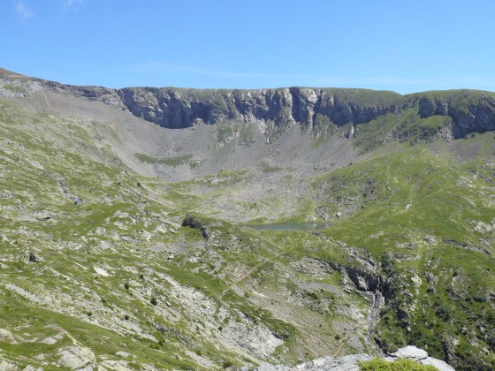 Dernier coup d\'oeil sur le site du lac avant la descente