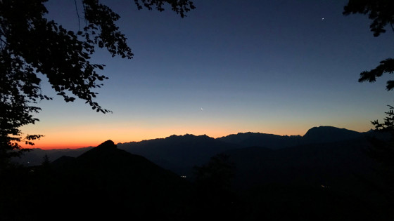 Dernier quartier de lune sur Belledonne Dernier quartier de lune sur Belledonne