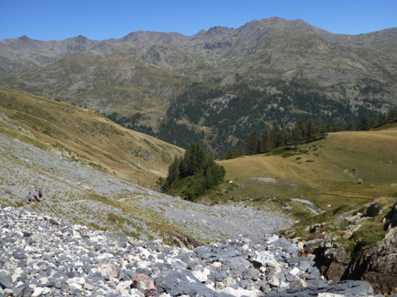 Descente en direction des Chalets du Queyrellin