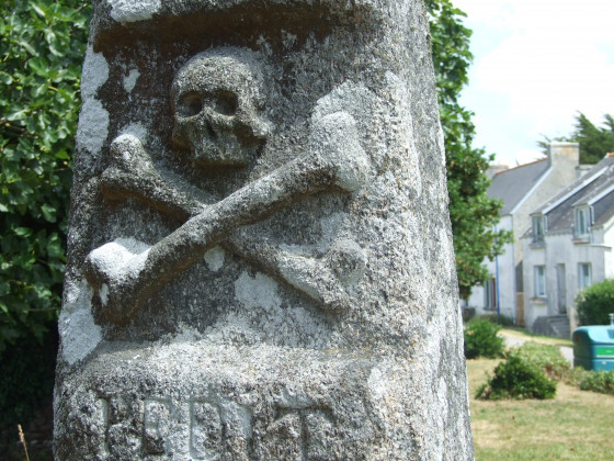 D&eacute;tail de la st&egrave;le protohistorique christianis&eacute;e