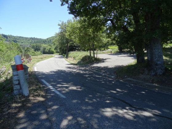 Direction chapelle ND du Revest - traversée de la RD 561