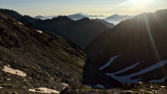 Dix minutes après l\'aurore, ombres chinoises vers le Mont Blanc