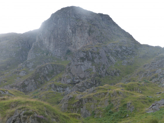 Dove Cragg (vous pouvez apercevoir des grimpeurs si vous regardez attentivement)