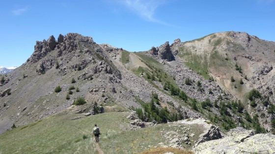 Du petit collet aperçu du sommet situé en bout de crête.