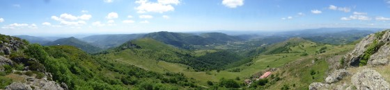 Du Roc de Gourdon, panorama sur les vallées de Privas, d\'Aubenas et Monts d\'Ardèche