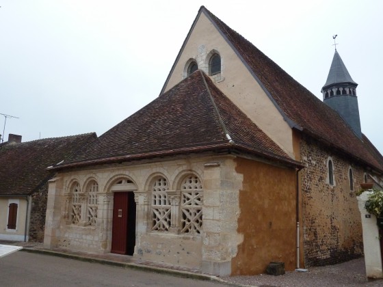 Eglise Saint-pierre-et-Saint-Paul de Moutiers en Puisaye (89).