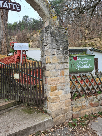 Eingang zur Waldgaststätte 