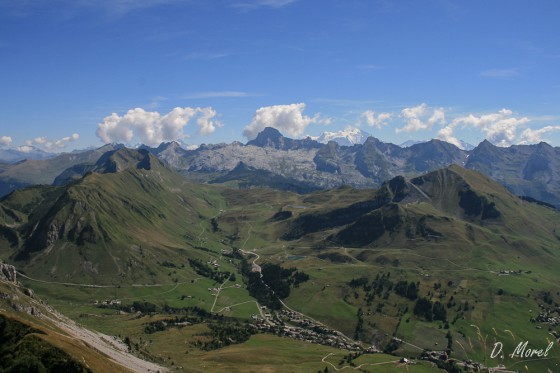 en bas le Chinaillon puis les Aravis et le Mt Blanc