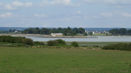 En face, Saint-Armel et la presqu\'île du Passage