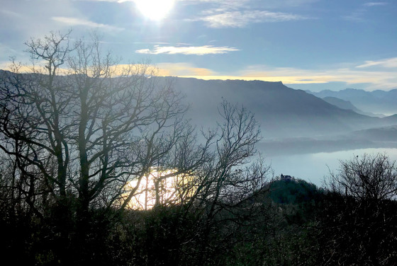 En montant vers la crête