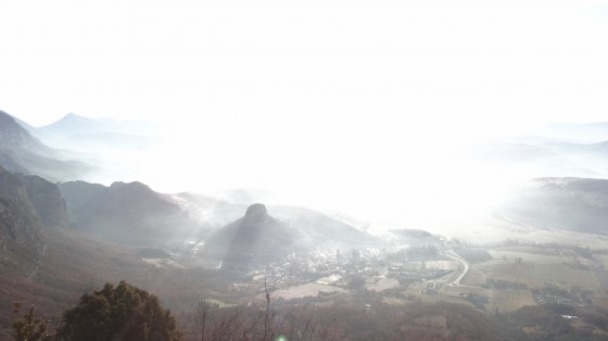 en montant, vue sur Saoû
