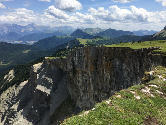 En remontant longeant la crête