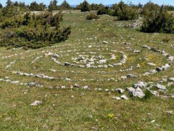 enceinte protohistorique. circuit des trois hameaux sur le Causse Méjean (Trace n° 702299)