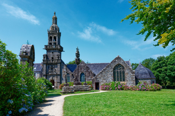 Enclos de la chapelle Sainte-Marie-du-Ménez-Hom