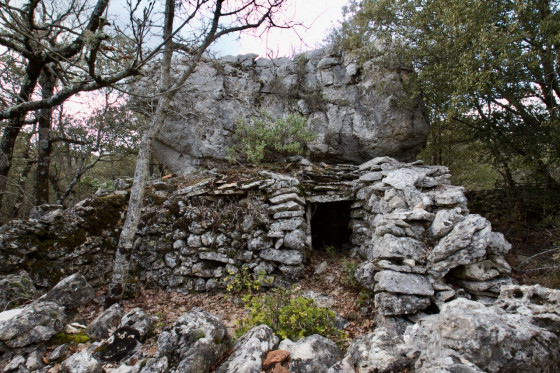 Enclos et petit abri de berger de GAMERRE.