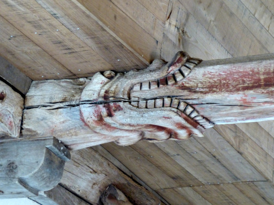 Engoulant dans la chapelle de Locmatia Grâce.
