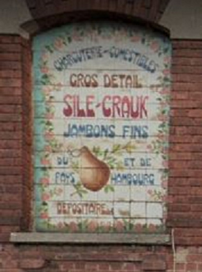 Enseigne d'une ancienne charcuterie du coron Jean Bart