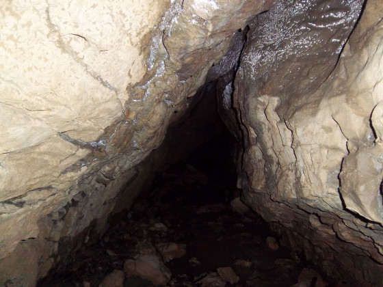 Entrée de la grotte de la Pucelle