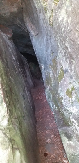 Entr&eacute;e de la grotte des Celtes
