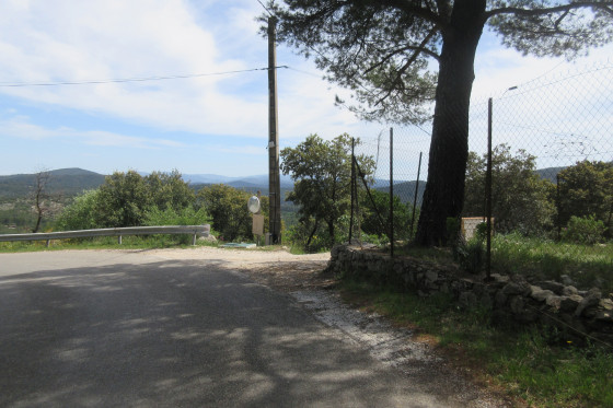 Entr&eacute;e du petit chemin rocailleux