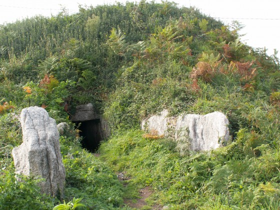 Entrée du Tumulus de Poulguen