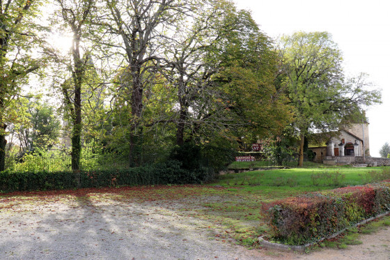 Entr&eacute;e et donjon du ch&acirc;teau de Bouesse