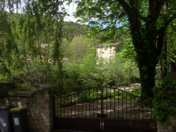 Entrée grille de propriété à Lunas.