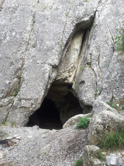 Entrée grotte des Vignobles