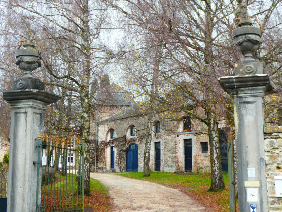 Entrée supérieure du Château de Lesve (ou encore Château de Frahan)