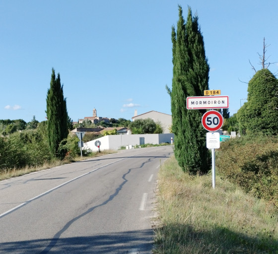 entrée village de Mormoiron