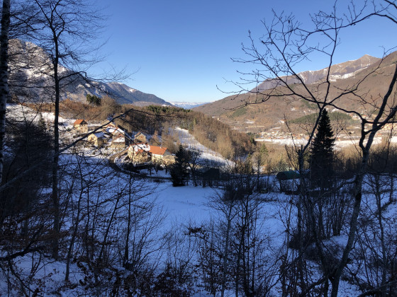 Entrepierre dans son écrin de neige