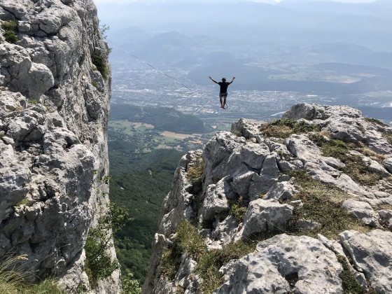 Équilibriste au-dessus de Grenoble
