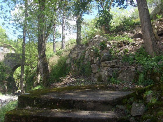 Escalier descendant au ruisseau de Saint-Georges.