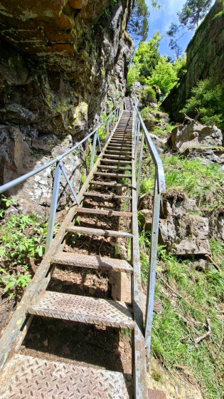 escalier m&eacute;talique