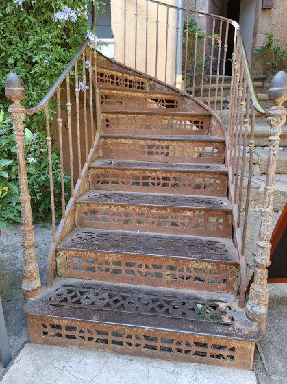 Escalier r&eacute;alis&eacute;  par  les  ateliers  Gustave  Eiffel, Place Gabriel P&eacute;ri