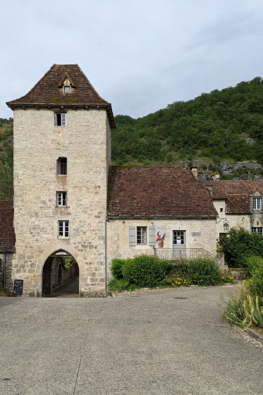 Espagnac - L\'Entrée du prieuré de Val Paradis (XIIIème)