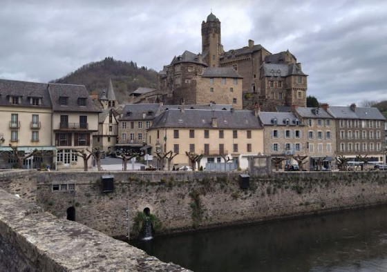Estaing, l\'église et son château