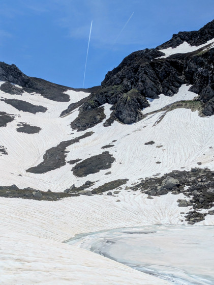 Etang bleu gelé (vue en direction du col de couillate)