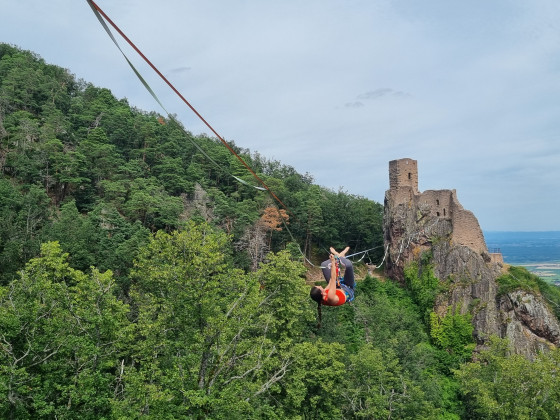 Exercice d'équilibriste au château du Girsberg.