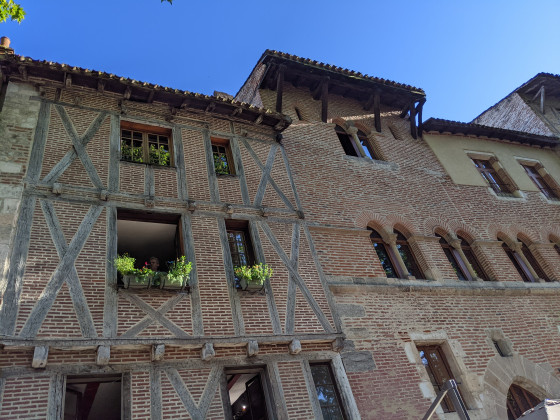 Fa&ccedil;ades pr&egrave;s de la cath&eacute;drale &agrave; Cahors