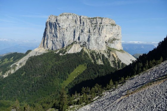 Face Nord-Est du Mont aiguille en descendant du Pas de la Selle