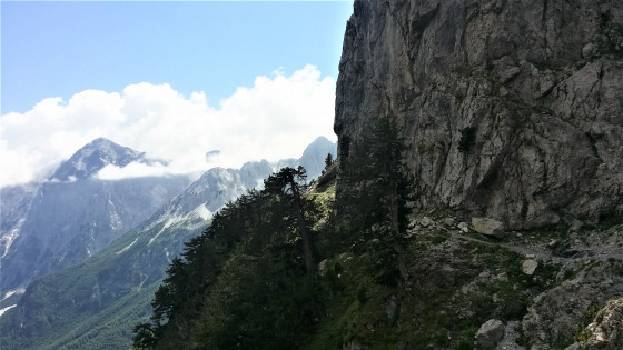 Falaise près du col de Valbone